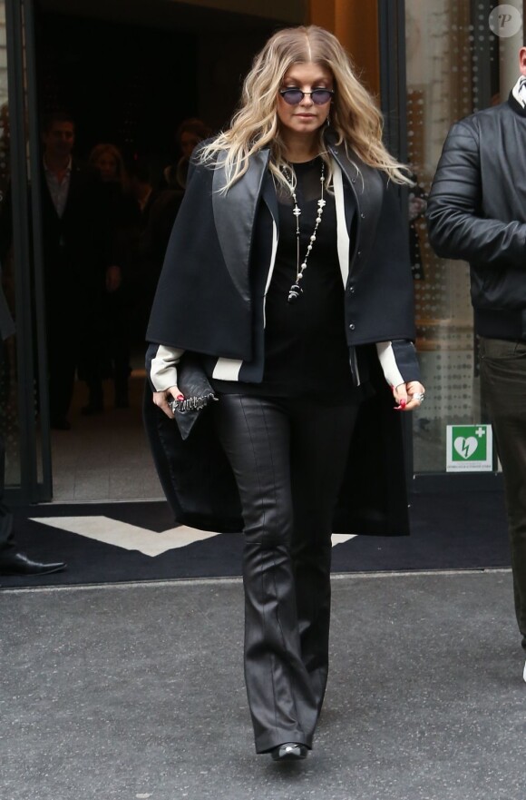 Fergie quitte l'hôtel W pour se rendre au défilé Balmain automne-hiver 2013. Paris, le 28 février 2013.