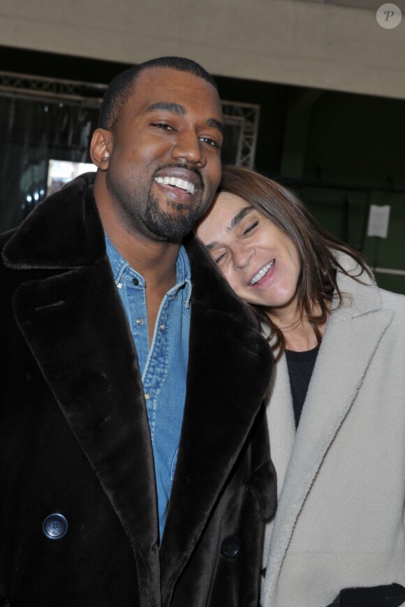 Kanye West et Carine Roitfeld, complices lors du défilé Céline au Tennis Club de Paris. Paris, le 3 mars 2013.
