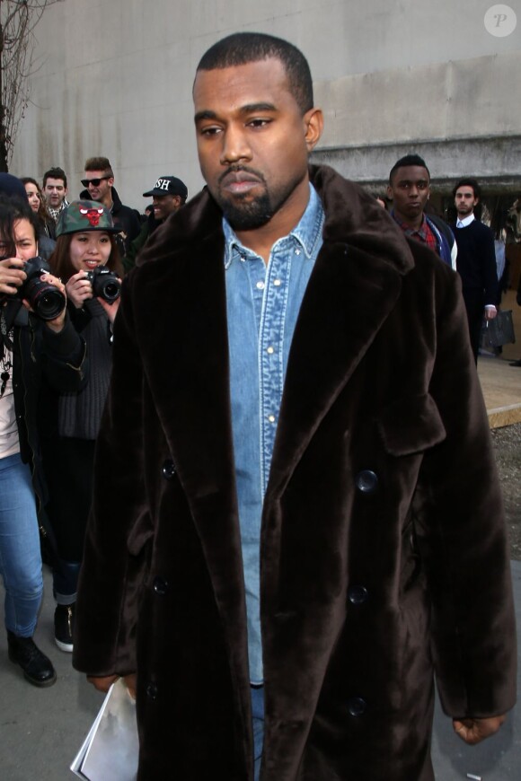 Kanye West quitte le Tennis Club de Paris à l'issue du défilé Céline. Paris, le 3 mars 2013.
