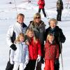 La famille royale des Pays-Bas dans la station de ski de Lech en Autriche - princesse Maxima, le prince Guillaume-Alexandre et la Reine Beatrix, le 18 février 2013.