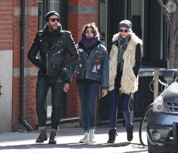 Lourdes avec son père Carlos Leon, avec une amie, à Soho à New York, le 3 mars 2013.