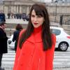 Caroline Sieber arrive au défilé Louis Vuitton à Paris le 6 mars 2013