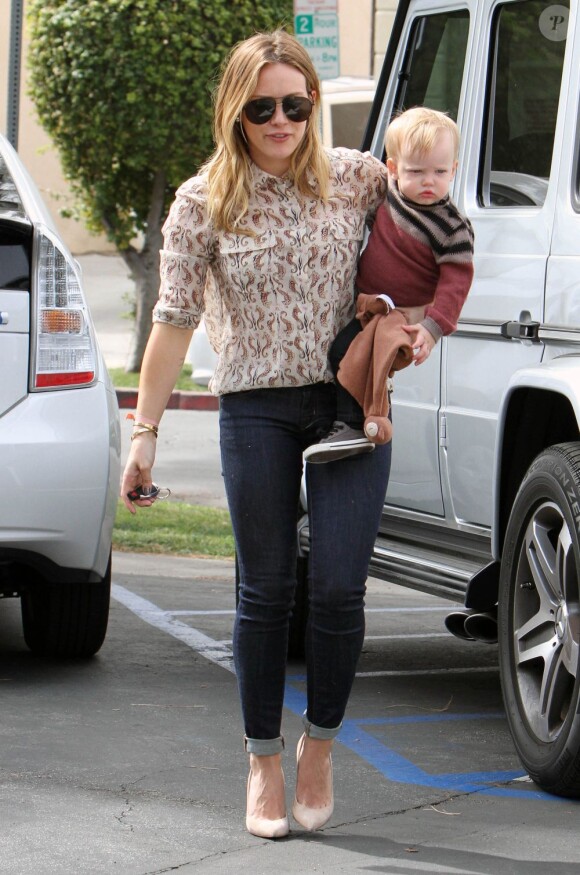 Hilary Duff, amincie, emmène son fils Luca à l'école à Sherman Oaks, le 6 mars 2013.