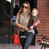 La belle Hilary Duff emmène son fils Luca à l'école à Sherman Oaks, le 6 mars 2013.