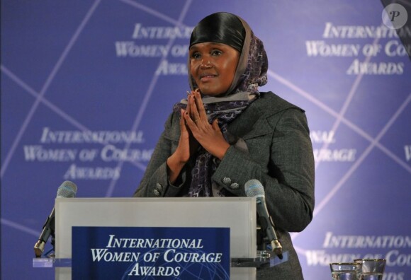 Dr. Josephine Odumakin reçoit un prix Femme de courage à Washington le 8 mars 2013.