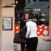 Carole Middleton et sa fille Pippa Middleton se sont retrouvées et ont fait une pause gourmande au restaurant Comptoir Libanais. A Londres, le 5 mars 2013.