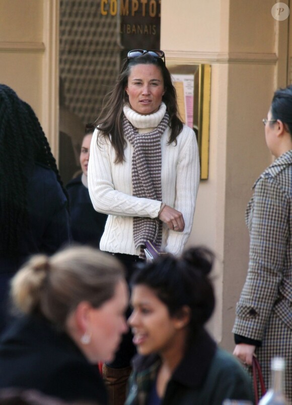Carole Middleton et sa fille Pippa Middleton ont fait une pause gourmande au restaurant Comptoir Libanais. A Londres, le 5 mars 2013.