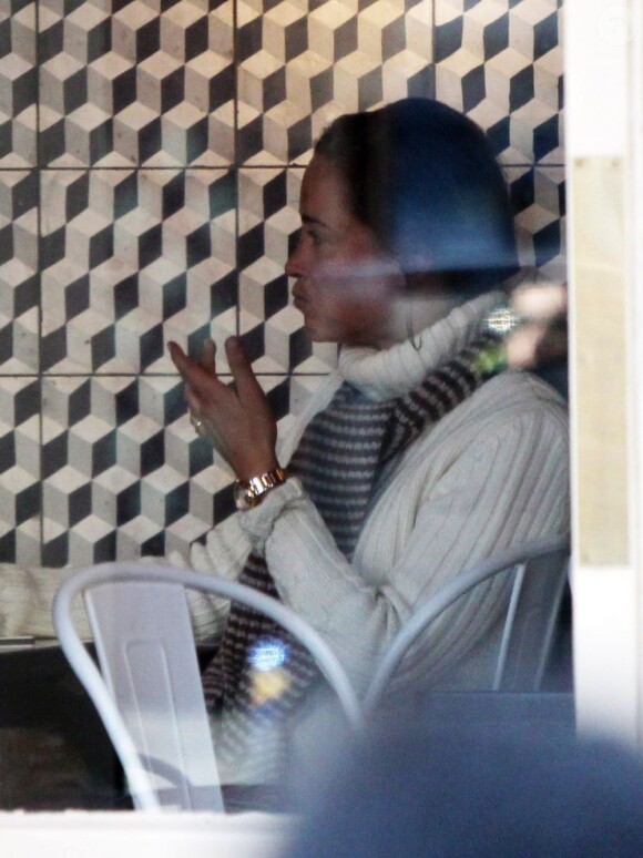 Carole Middleton et sa fille Pippa Middleton ont fait une pause gourmande au restaurant Comptoir Libanais. A Londres, le 5 mars 2013.