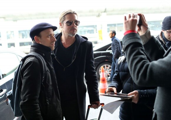 Exclu : Brad Pitt à Roissy dimanche 10 mars 2013, prend l'avion pour Los Angeles.