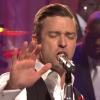 Justin Timberlake interprète Mirrors également extrait de son album The 20/20 Experience sur le plateau de l'émission SNL.