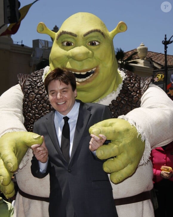 Shrek et Mike Myers sur le Walk of Fame à Hollywood le 20 mai 2010
