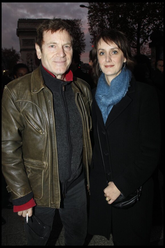 Tchéky Karyo et sa compagne Valérie Kéruzoré à l'avant-première du film Les Lyonnais le 27 novembre 2011