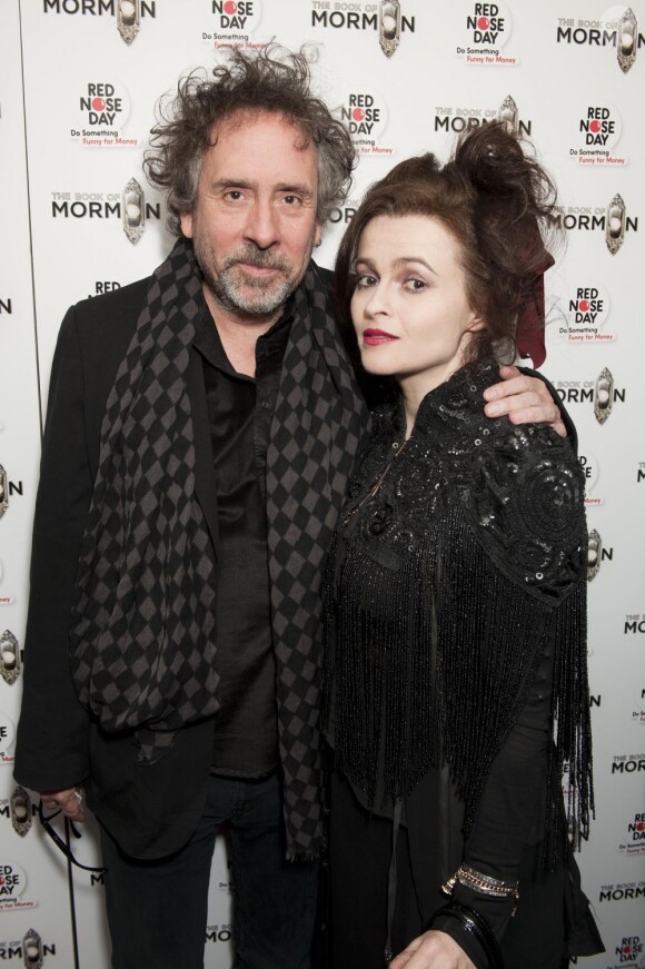 Tim Burton et Helena Bonham Carter assistent à la représentation de la comédie musicale The Book of Mormon au profit du Red Nose Day au Prince of Wales Theatre. Londres, le 13 mars 2013.