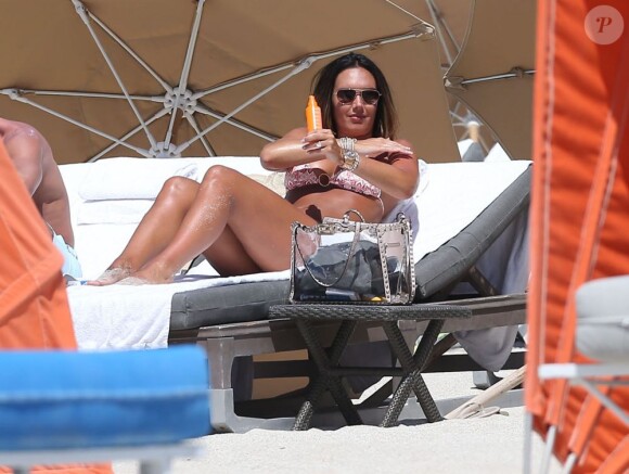 Tamara Ecclestone et son fiancé Jay Rutland profitent du soleil de Miami ce jeudi 14 mars 2013 en ne faisant rien.