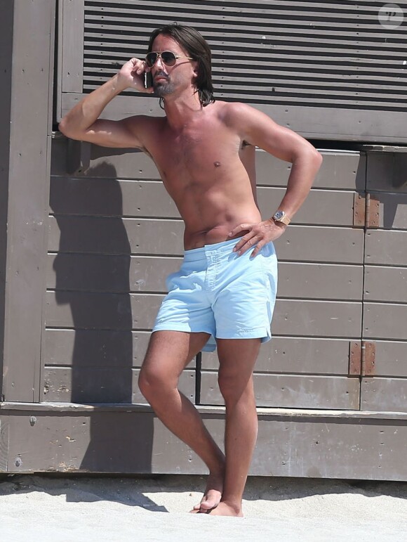 Tamara Ecclestone et son fiancé Jay Rutland profitent du soleil de Miami ce jeudi 14 mars 2013 en ne faisant rien.