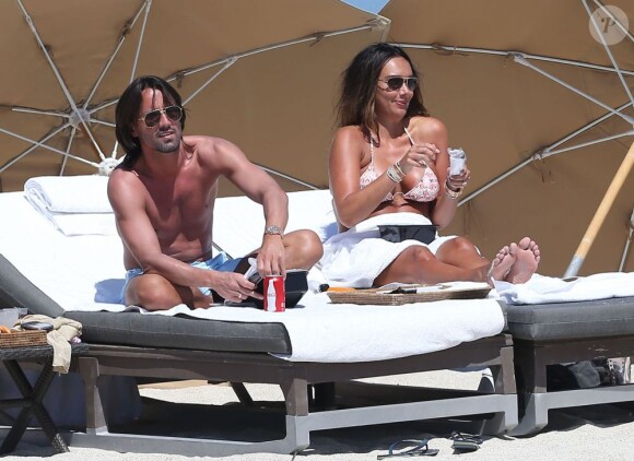 Tamara Ecclestone et son fiancé Jay Rutland profitent du soleil de Miami ce jeudi 14 mars 2013 en ne faisant rien.
