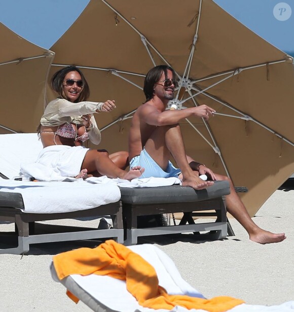 Tamara Ecclestone et son fiancé Jay Rutland profitent du soleil de Miami ce jeudi 14 mars 2013 en ne faisant rien.