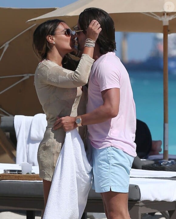 Tamara Ecclestone et son fiancé Jay Rutland profitent du soleil de Miami ce jeudi 14 mars 2013 en ne faisant rien.
