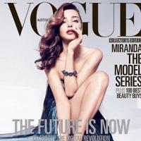 Miranda Kerr : Sculpturale et enjouée pour un shooting en Vogue