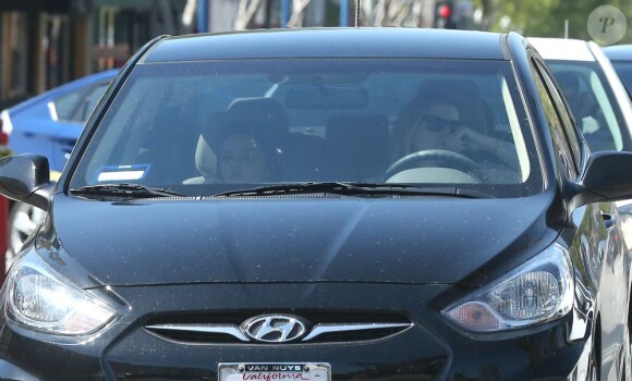 Miranda Kerr, blessée, porte une minerve après son accident de voiture à Los Angeles. Mars 2013