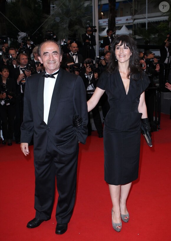 Richard Bohringer et Romane Bohringer montent les marches au Festival de Cannes, pour assister à la projection du film Thérèse Desqueroux, le 27 mai 2012.