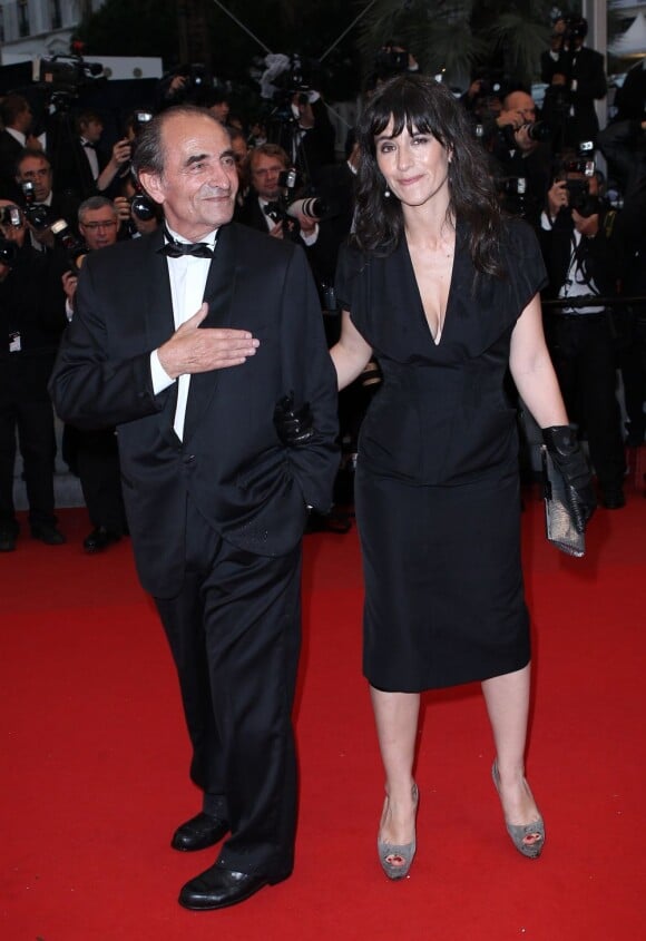 Richard Bohringer et sa fille Romane Bohringer montent les marches au Festival de Cannes, pour assister à la projection du film Thérèse Desqueroux, le 27 mai 2012.