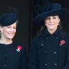 La comtesse Sophie de Wessex et la duchesse Catherine de Cambridge le 11 novembre 2012 lors du Dimanche du Souvenir.