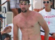 Michael Phelps : Musclé et en petit slip de bain, le retraité des bassins assure