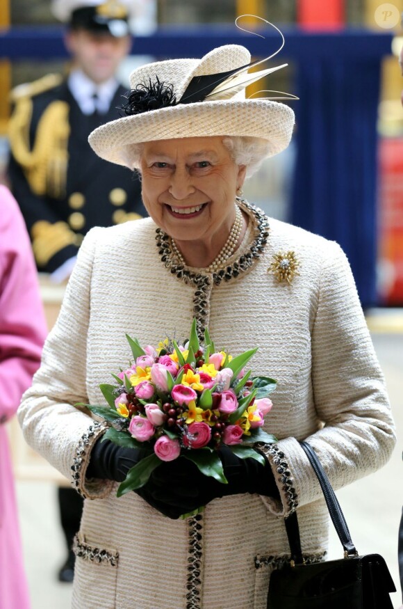 La reine Elizabeth II visite la station de métro Baker Street Tube pour les 150 ans du métro de Londres. Le 20 mars 2013.