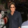 Bruce Jenner, beau-père de Kim Kardashian, quitte le restaurant The Ivy à Los Angeles. Le 21 mars 2013.