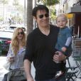 Exclusif - L'acteur Goran Visnjic se balade avec sa femme Ivana et son fils Tin dans les rues de Beverly Hills, le 21 mars 2013.