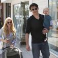 Exclusif - Goran Visnjic se balade avec sa femme Ivana et son fils Tin dans les rues de Beverly Hills, le 21 mars 2013.