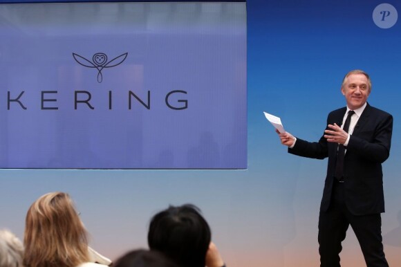 François Henri Pinault rebaptise le groupe PPR (Pinault, Printemps,Redoute) par le nom Kering à l'Atelier Richelieu, le 22 mars 2013