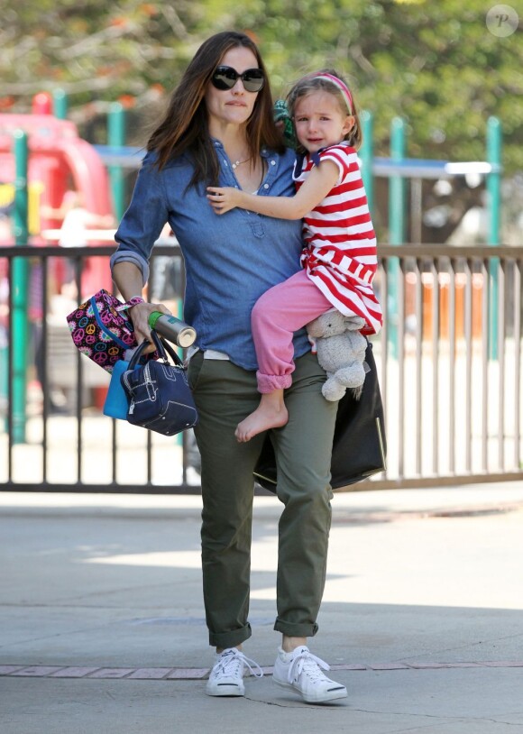 Jennifer Garner et Ben Affleck ont passé leur samedi à Pacific Palisades avec leurs filles Violet et Seraphina qui a une nouvelle coupe de cheveux, le 23 mars 2013