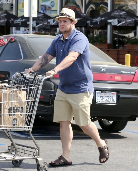Exclusif - Le fils de Cher, Chaz Bono, fait ses courses au Whole Foods Market. West Hollywood, le 23 mars 2013.
