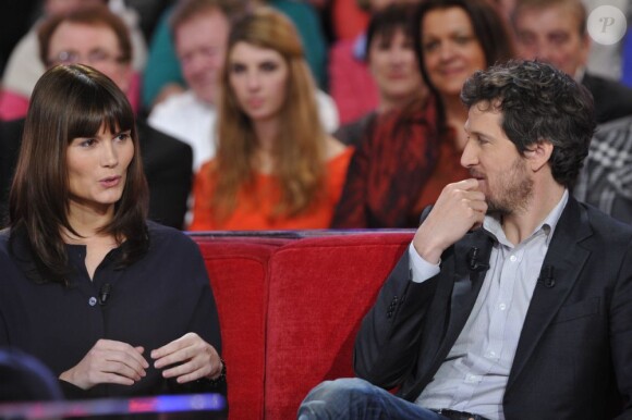 Les deux acteurs du film Jappeloup, Marina Hands et Guillaume Canet lors de l'enregistrement de l'émission Vivement dimanche diffusée le 10 mars 2013 sur France 2