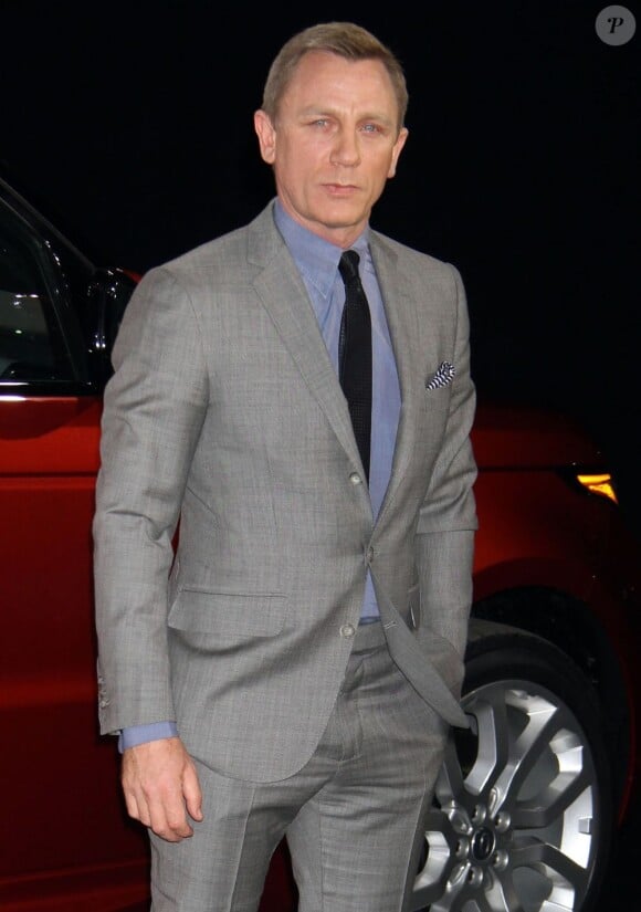 Daniel Craig inaugure la Range Rover Sport au Salon de l'automobile de New York, le 26 mars 2013.