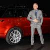 Daniel Craig inaugure le Range Rover Sport au Salon de l'auto de New York le 26 mars 2013.