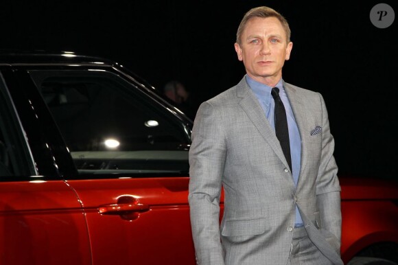 Daniel Craig au côté du nouveau 4x4 Range au Salon de l'automobile de New York, le 26 mars 2013.