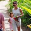 Olivier Martinez, Halle Berry, et sa fille Nahla en vacances sur une plage d'Hawaï le 27 mars 2013.