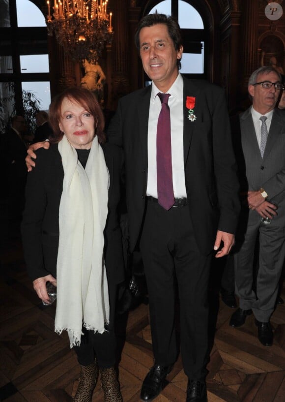 Max Guazzini et Régine - Max Guazzini reçoit les insignes de Chevalier de l'Ordre national de Légion d'honneur à la mairie de Paris, le 27 mars 2013.