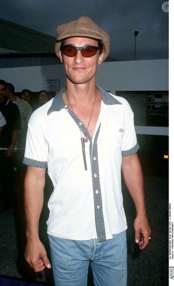 Un jeune Matthew McConaughey qui se cherche niveau look à la fin des au début des années 2000