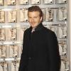 David Beckham, 37 ans, dandy sexy aussi beau en manteau en cachemire qu'en short de foot. Rageant.
