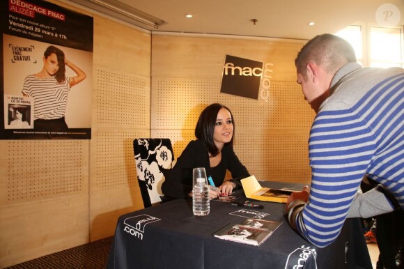 Alizée, le vendredi 29 mars au forum de la Fnac St-Lazare à Paris.