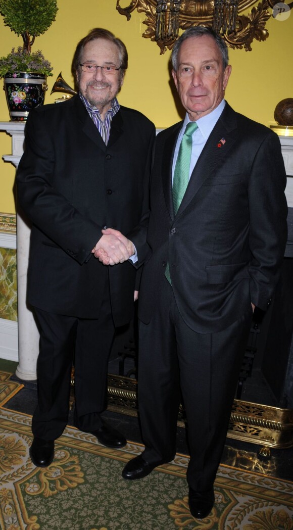 Phil Ramone et le maire de New York Michael Bloomberg le 20 janvier 2011.