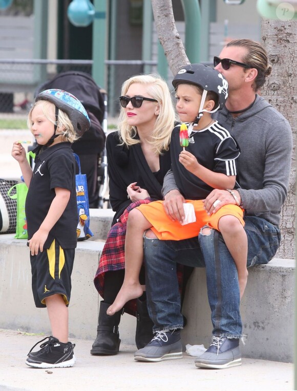 Gwen Stefani, Gavin Rossdale et leurs deux enfants Kingston et Zuma démarrent le week-end de Pâques avec une après-midi en plein air dans un parc de Brentwood. Los Angeles, le 30 mars 2013.