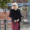 Gwen Stefani, maman rayonnante et apaisée au cours d'une journée dans un parc du quartier de Brentwood avec mari et enfants. Los Angeles, le 30 mars 2013.