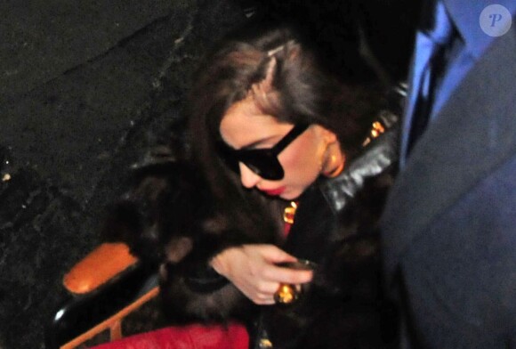 La popstar Lady GaGa et son compagnon Taylor Kinney profitant d'une soirée festive à Chicago, ce vendredi 29 mars 2013.