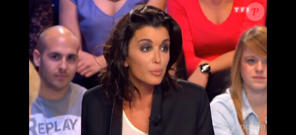 Jenifer très gênée dans l'émission Les Enfants de la télé sur TF1 vendredi 29 mars 2013