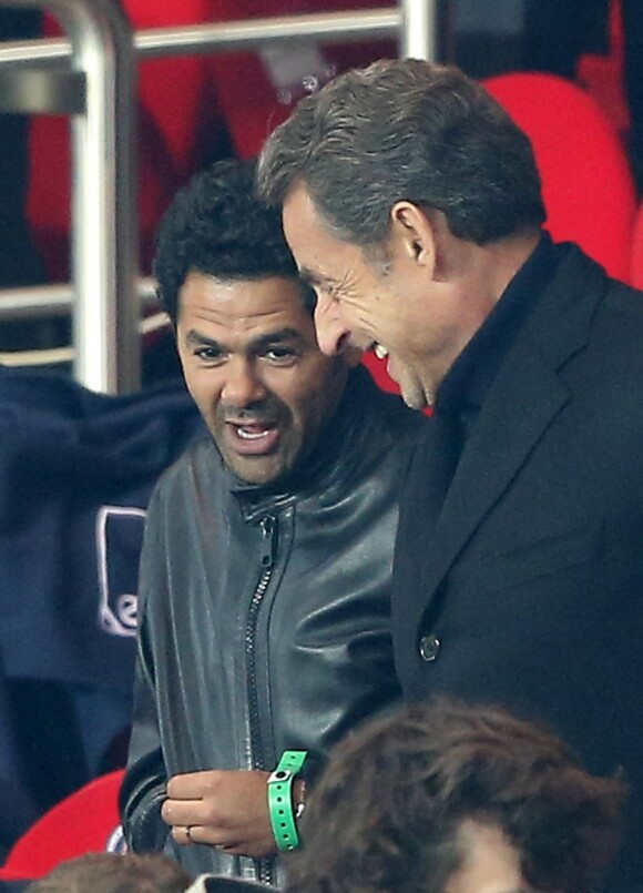 Jamel Debbouze et Nicolas Sarkozy - Quart de finale aller de la Ligue des champions de football entre le Paris Saint-Germain et le FC Barcelone au Parc des Princes à Paris le 2 avril 2013.